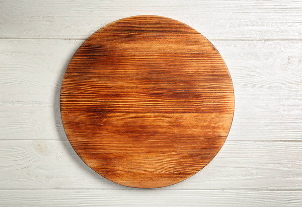 Round wooden plate  - Φωτογραφία, εικόνα