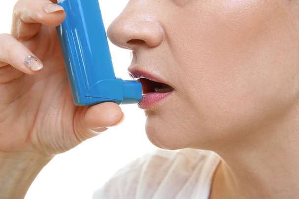 Adult woman using inhaler  - Zdjęcie, obraz