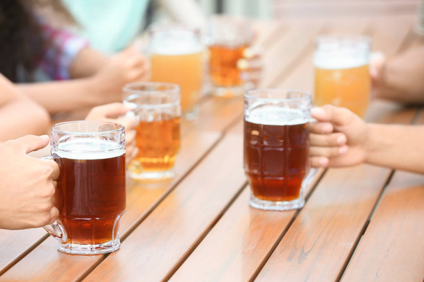 People drinking beer  - Foto, afbeelding