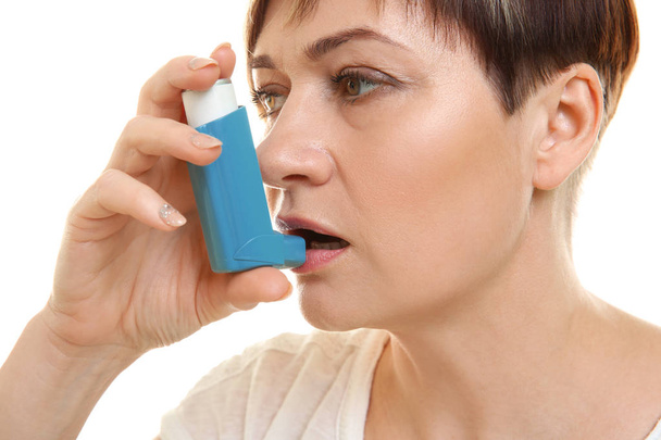 Adult woman using inhaler  - Φωτογραφία, εικόνα