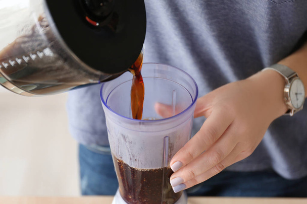 Woman using blender to make coffee - Fotografie, Obrázek
