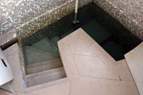 A kortárs mikve. Mikve áll egy külön fürdő, használják a zsidó rituális merítés. - Fotó, kép