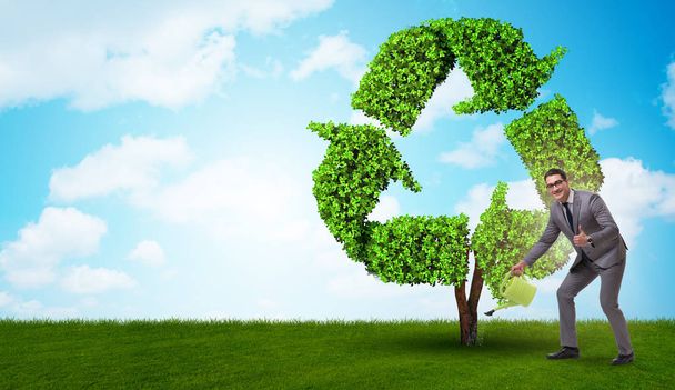 Empresario en el reciclaje del concepto de negocio sostenible - Foto, imagen