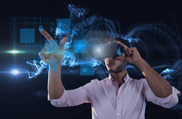 Business man using virtual reality headset  - Photo, Image