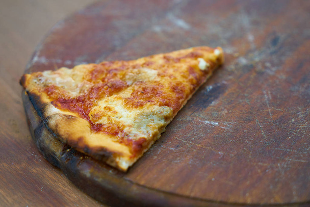 Délicieuse tranche de pizza
 - Photo, image