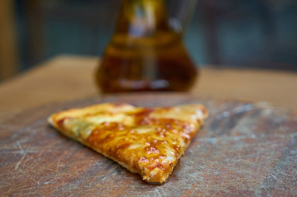 Ízletes pizza szelet - Fotó, kép