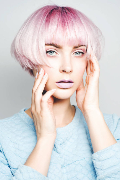 Beautiful girl with pink hair - Fotó, kép