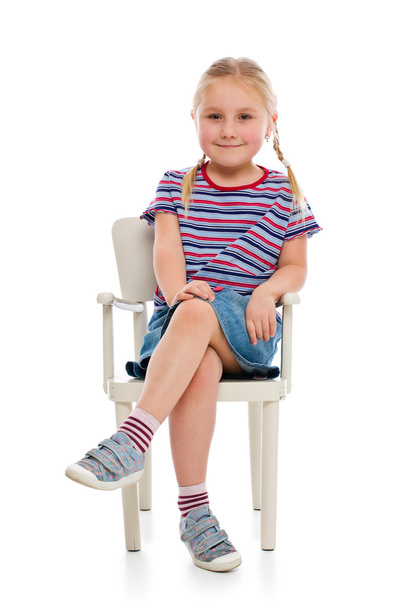 smiling girl sitting on a chair - Foto, afbeelding
