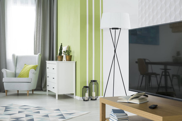 Green and white living room - Fotoğraf, Görsel