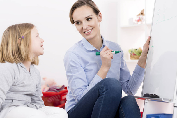 Therapist working with ADHD girl  - Photo, Image
