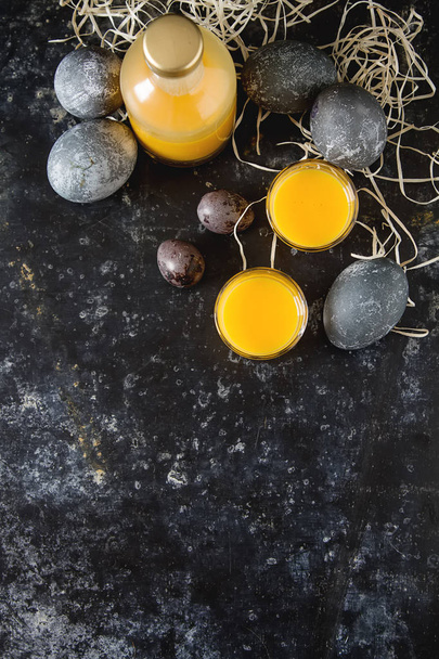 Traditional Italian yellow egg liquor, Bombardino. Dark backgrou - Photo, Image
