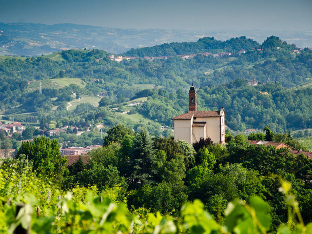 Landschaften des Roer im Piemont - Foto, Bild
