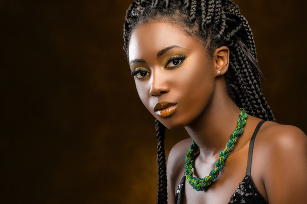 retrato de mujer africana atractiva
 - Foto, Imagen