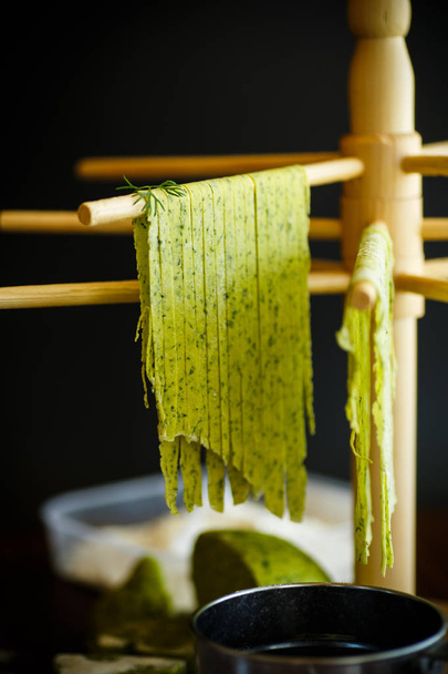Homemade noodles green with greens - Zdjęcie, obraz