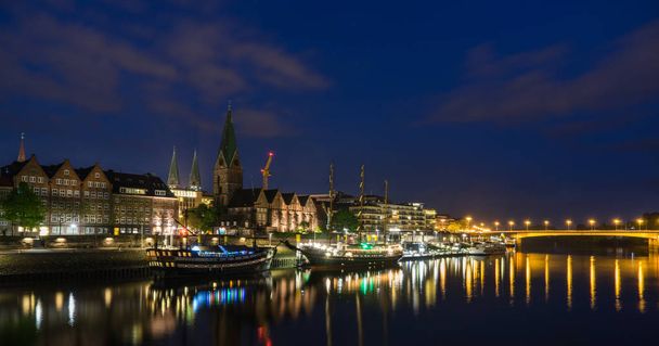 Cityscape de Bremen em uma noite de verão
 - Foto, Imagem