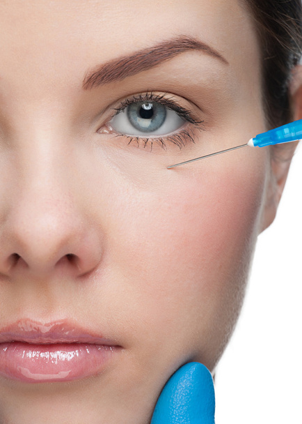 Cosmetic injection of botox - 写真・画像