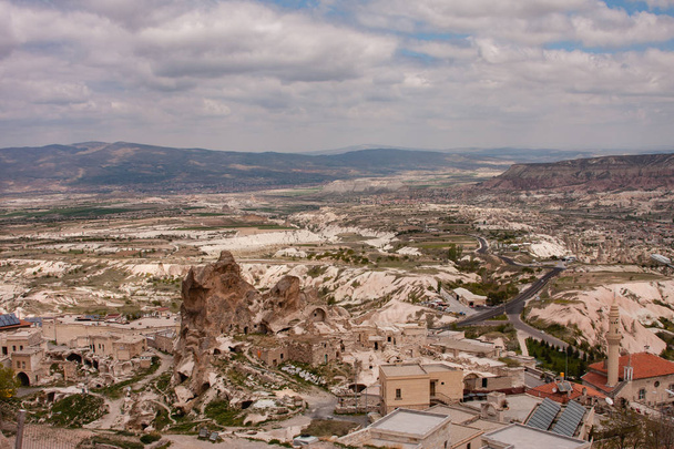 Strzał w pochmurny dzień krajobraz Cappadocia  - Zdjęcie, obraz