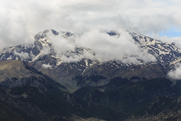 Pico de nieve en las montañas Tauro
 - Foto, Imagen