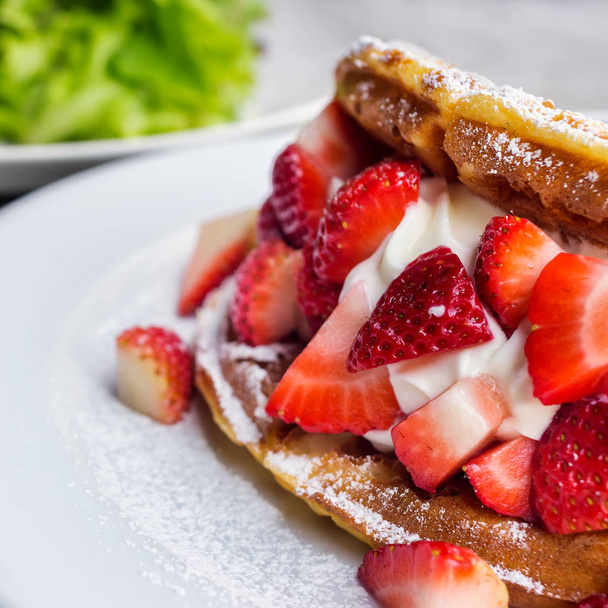 Waffles with strawberries and ice cream  - Foto, immagini