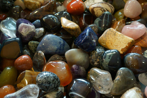 színes drágakövek ásványi gyűjtemény  - Fotó, kép