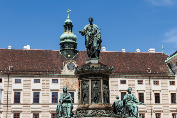 Хофбургский дворец и памятник. Вена. Австрия
. - Фото, изображение