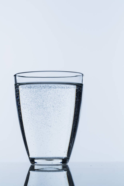 a glass of water - Фото, изображение