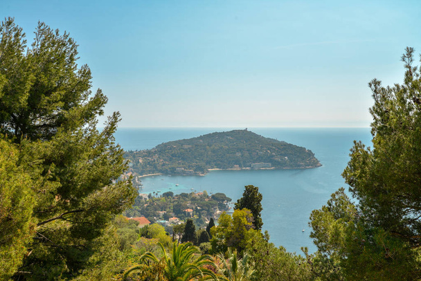 Живописный вид на Средиземное побережье
 - Фото, изображение