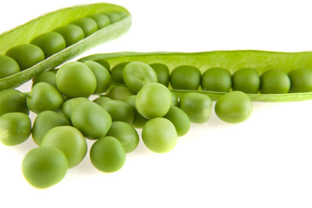 guisantes verdes sobre fondo blanco - Foto, Imagen