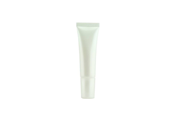 Recipiente cosmético aislado sobre fondo blanco, etiqueta en blanco para maqueta de marca
. - Foto, Imagen