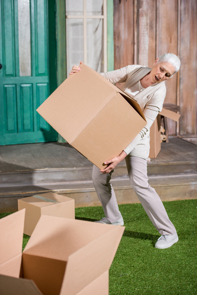 Senior woman with cardboard boxes  - Foto, Imagem