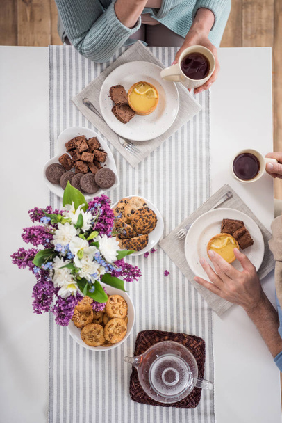 Casal tomando café da manhã em casa - Foto, Imagem