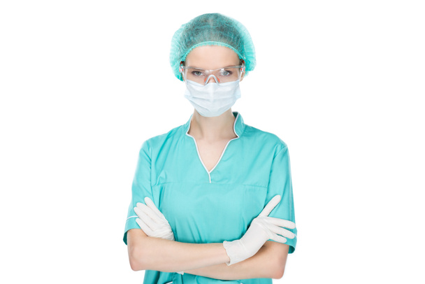 chirurg in medische masker met gekruiste armen - Foto, afbeelding