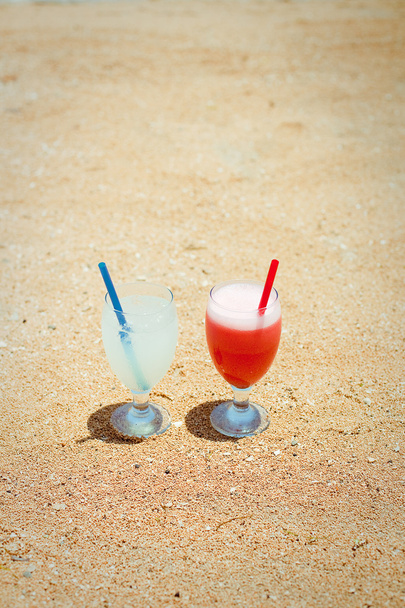 Pair of fruit shakes on the tropical beach - Zdjęcie, obraz