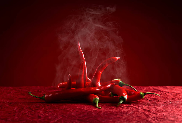 Gerendák, piros chili paprika - Fotó, kép