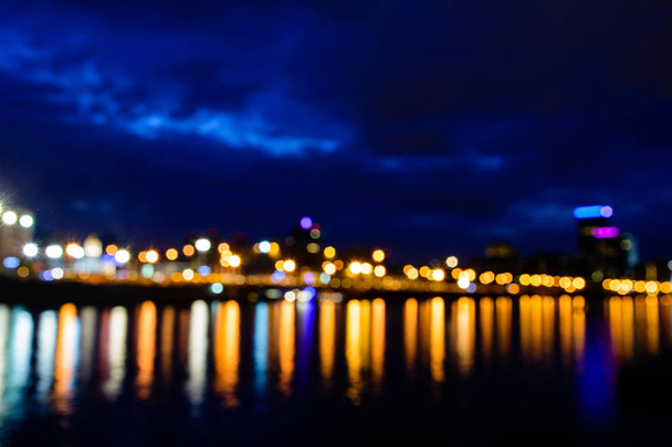 Defocused view of the Moscow River at night - 写真・画像