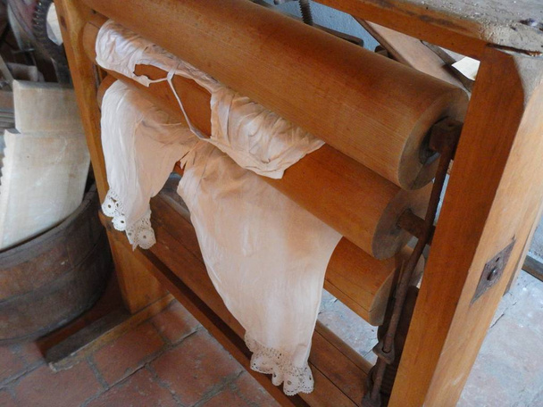 traditionele historische handgemaakte kleding in een museum - Foto, afbeelding