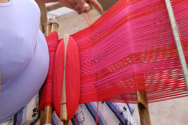 オアハカの近く織り女性イスト - 写真・画像