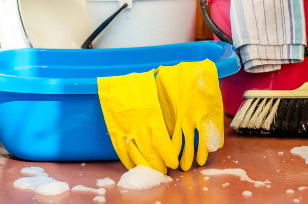 tareas domésticas para la pureza y frescura en la casa
 - Foto, imagen