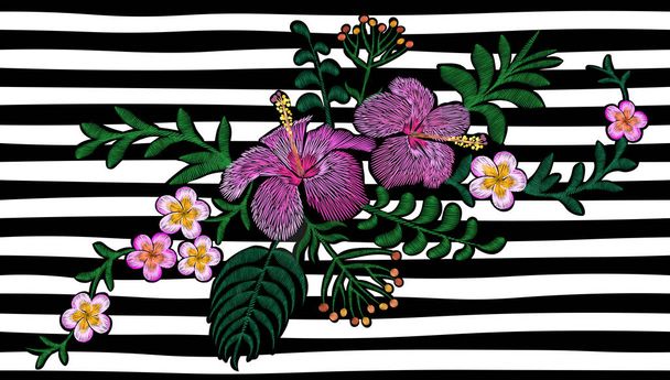 Bordado de flores de Hawai sobre fondo de rayas blancas negras sin costuras. Moda impresión decoración plumeria hibiscus hojas de palma. Ilustración de vectores de ramo de flores exóticas tropicales
 - Vector, Imagen
