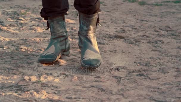 Male dirty shoes going sand road. Male legs walking straight. Man legs walking - Footage, Video