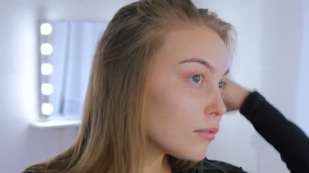 Portrait of pretty woman without makeup - Záběry, video