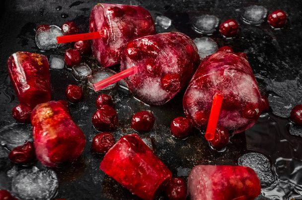Замороженные ягоды и фрукты для удовольствия
 - Фото, изображение