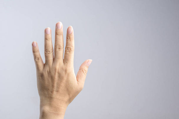 Main avec de longs ongles communs
 - Photo, image