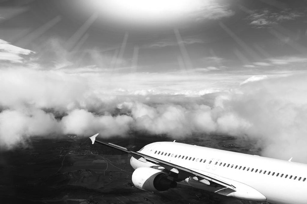 Avión en el cielo vuelo transporte avión de fondo
 - Foto, imagen