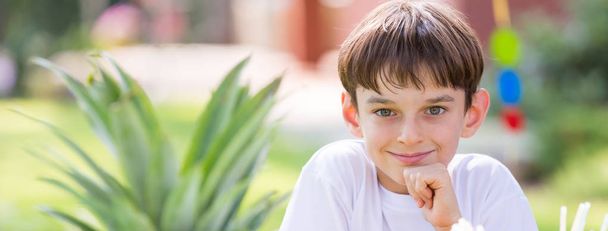 Portrait of smiled boy - Foto, afbeelding