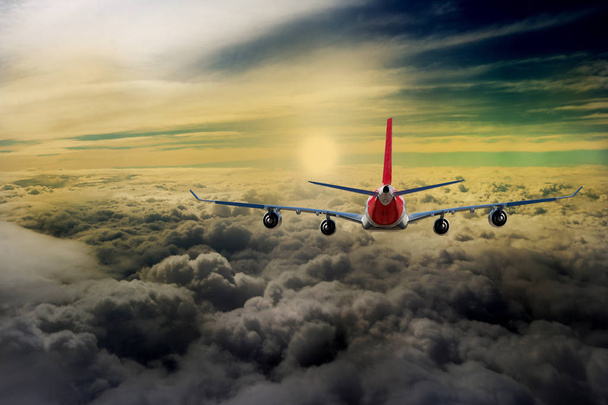 Avião no céu viagem de voo transporte avião fundo sol
 - Foto, Imagem