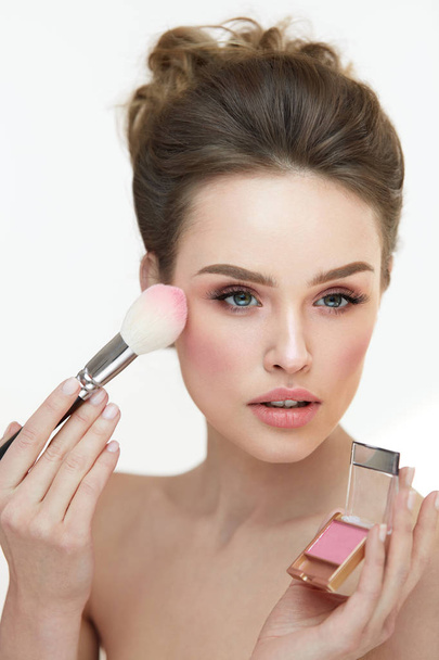 Woman Face Makeup. Close Up Hands Applying Blush On Female Face - 写真・画像