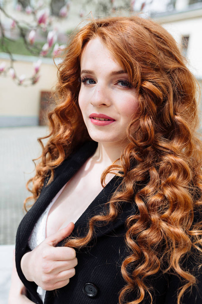 Beautiful  young red haired   woman - Foto, imagen