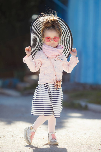 Fashionable little girl wearing a hat and sunglasses. summer vacation concept - 写真・画像
