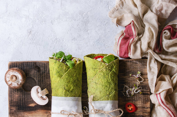 Green spinach tortilla - Foto, Imagen